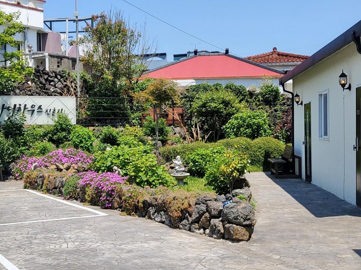 Hanihaus Sinchon-Ri เมืองเชจู ภายนอก รูปภาพ